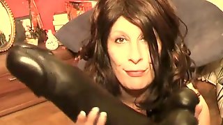 Толстуха тащится от экстремального дилдо в вагине